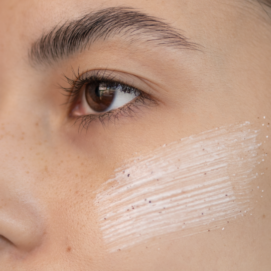 Green Envee Refine Polishing Facial Scrub.