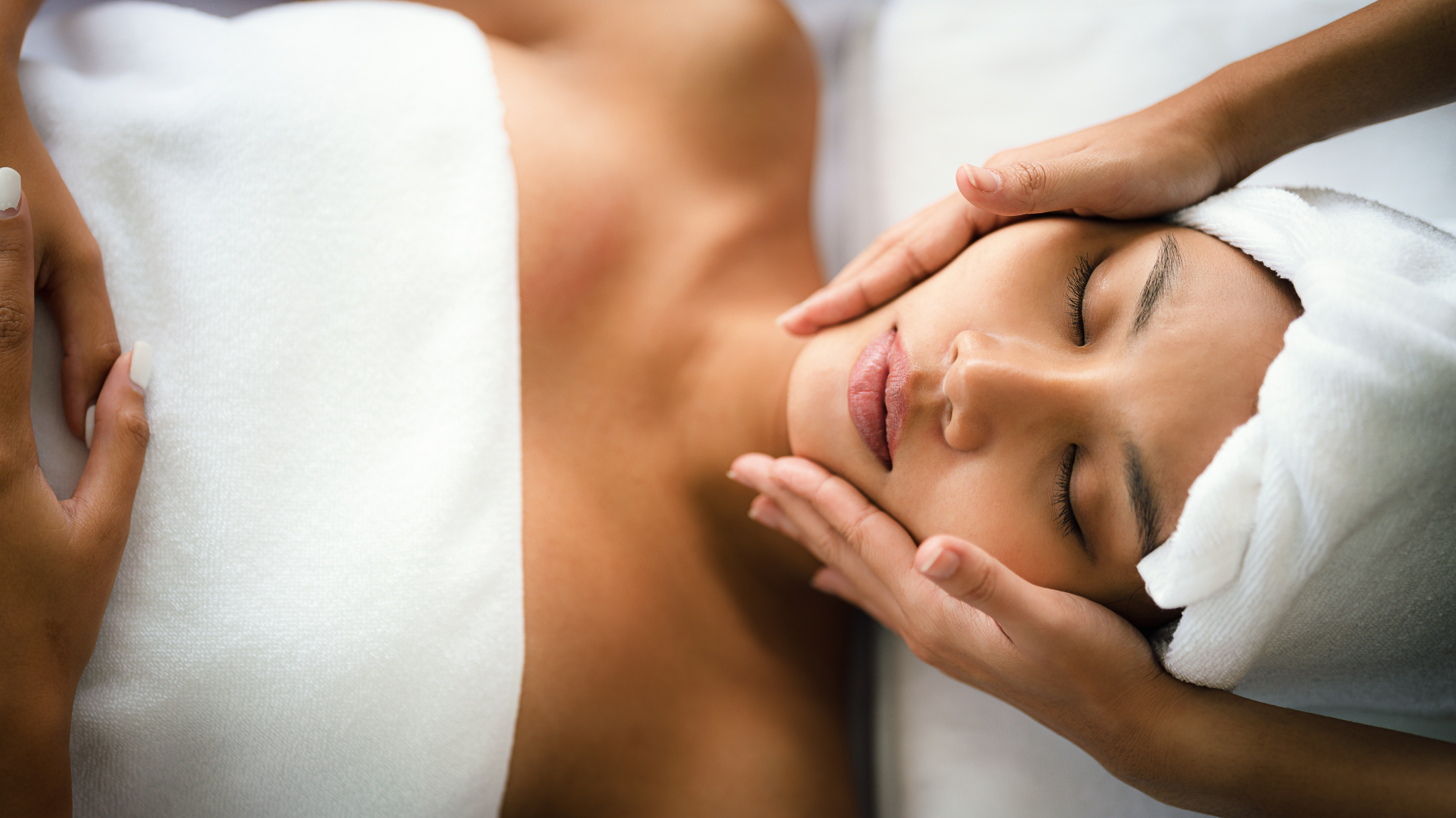 woman receiving facial in heaven on earth aspen spa