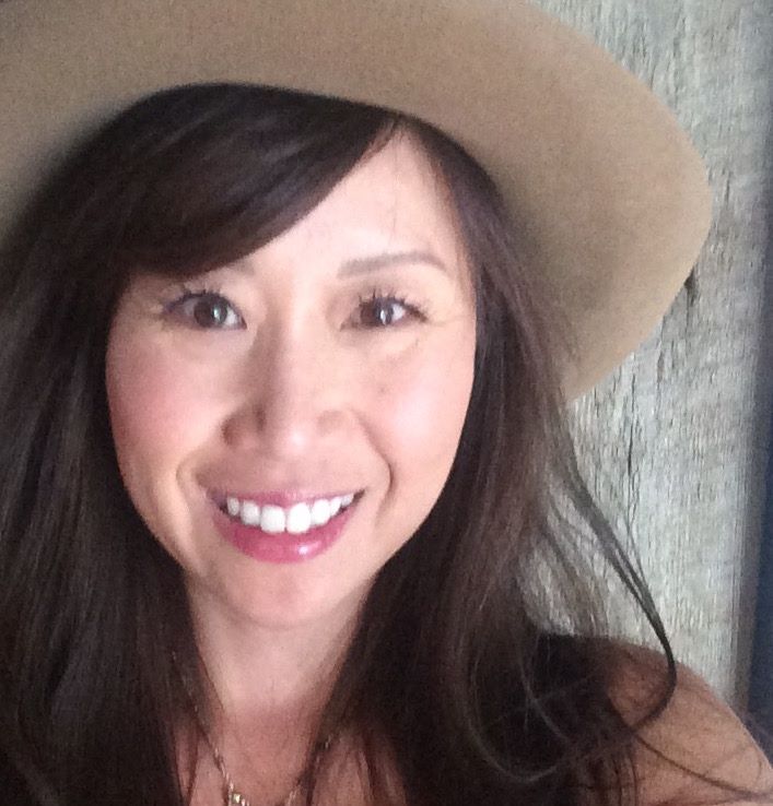 read how to get longer lashes naturally with Grandelash md lash serum at heaven on earth 