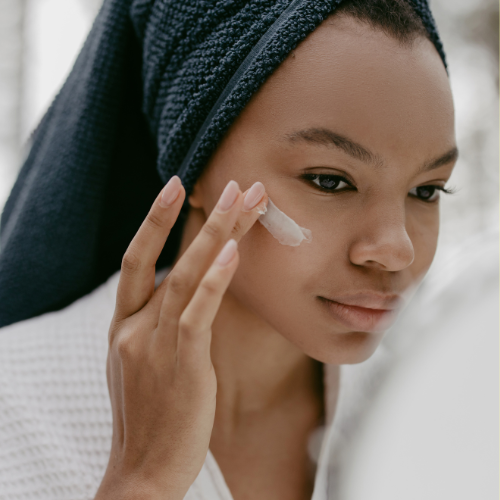 woman applying the krx aqua gel cream 
